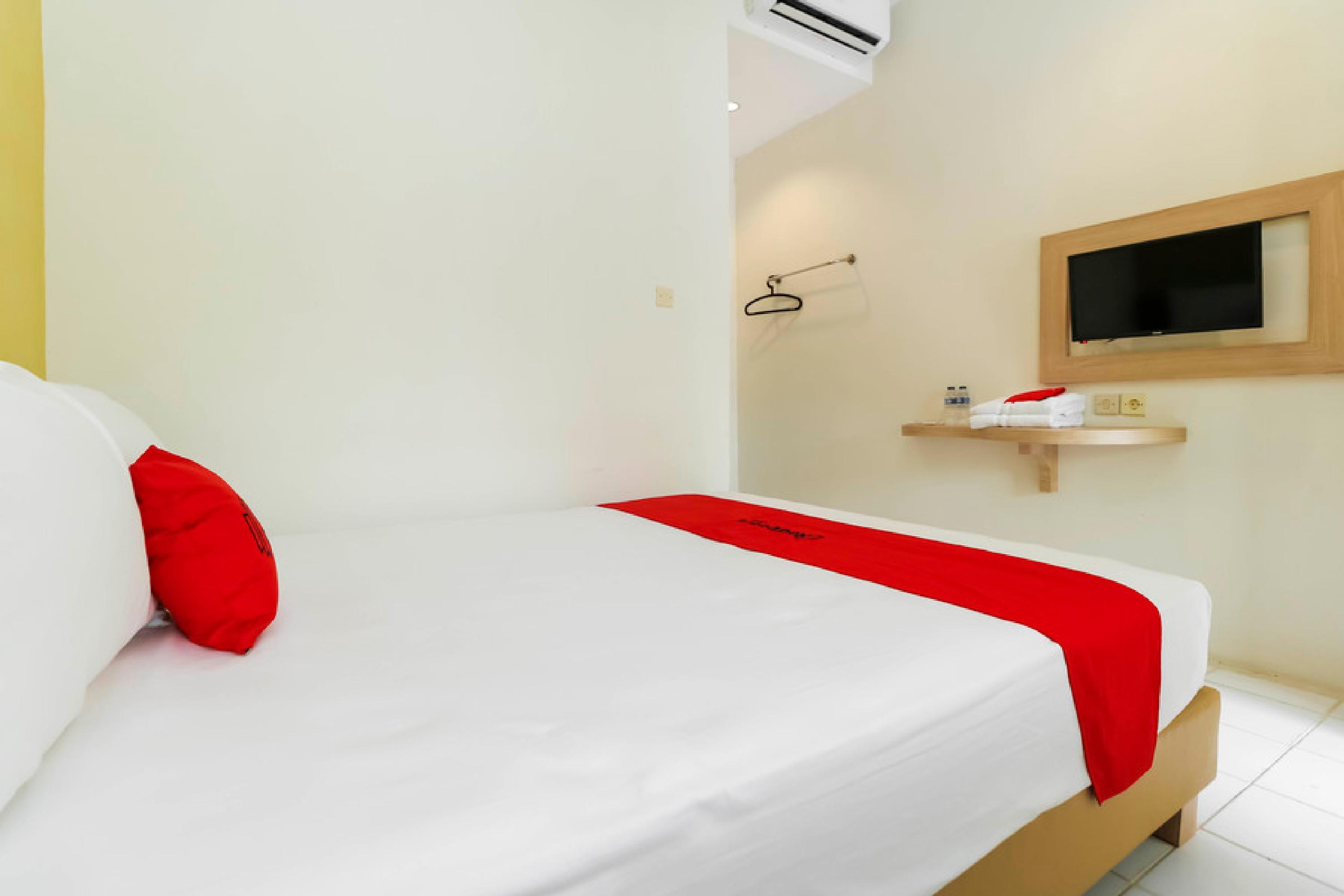 Reddoorz Plus @ Slamet Riyadi Surakarta  Екстер'єр фото