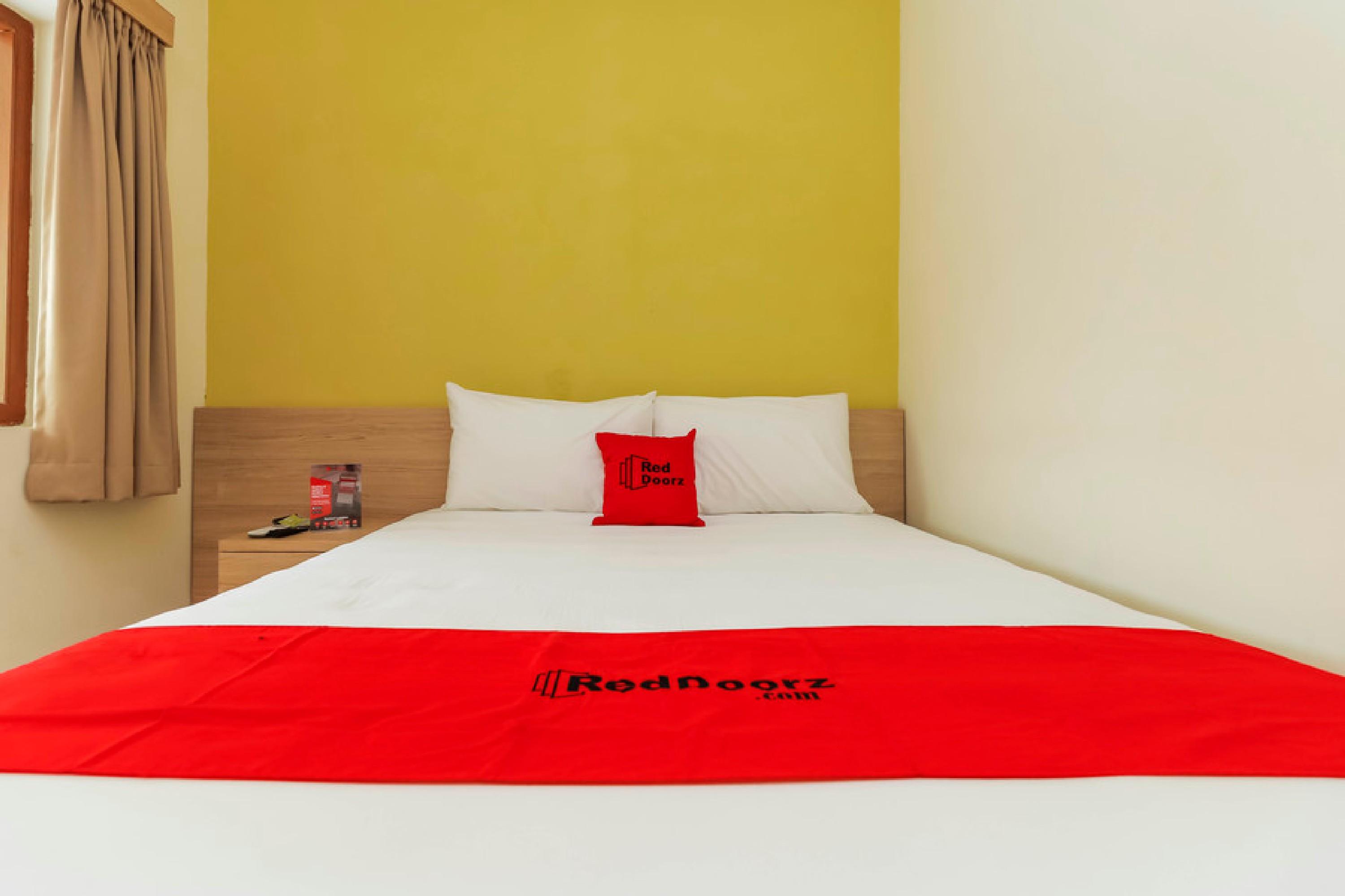 Reddoorz Plus @ Slamet Riyadi Surakarta  Екстер'єр фото