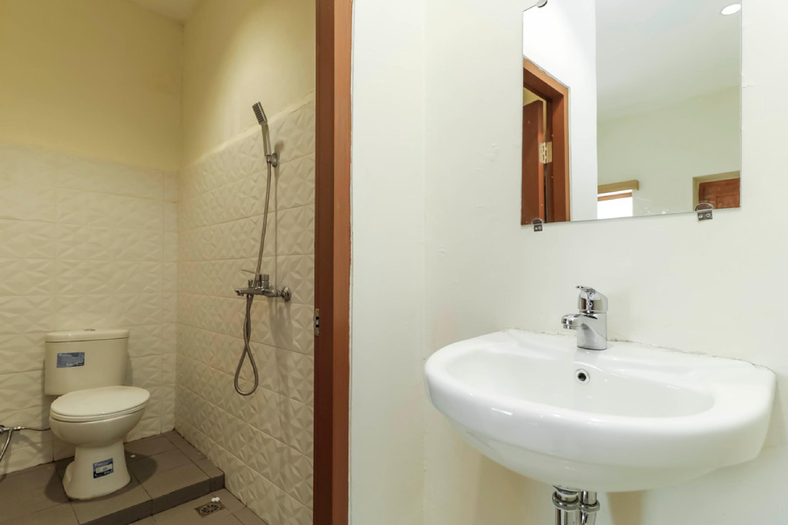 Reddoorz Plus @ Slamet Riyadi Surakarta  Екстер'єр фото