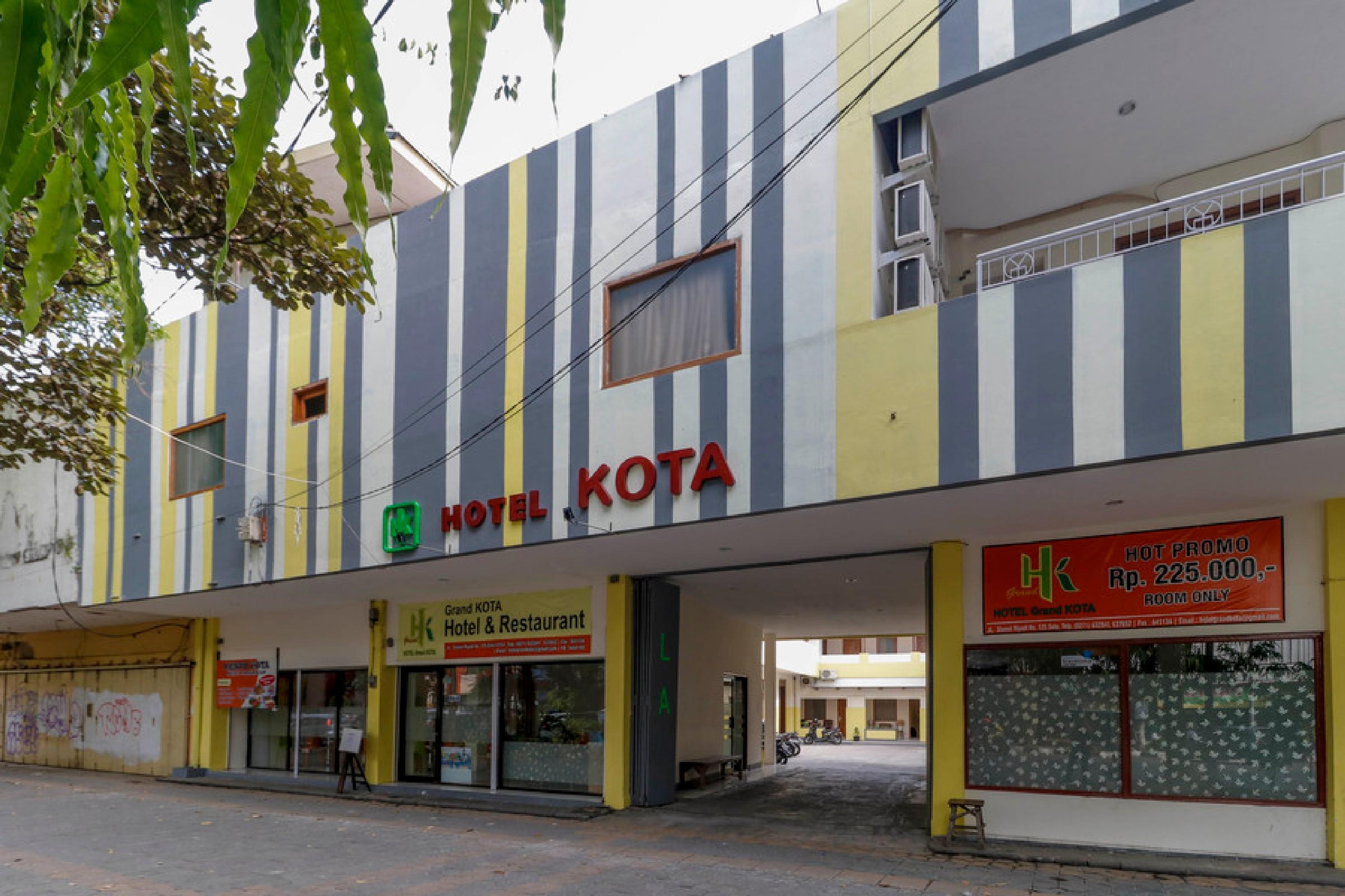 Reddoorz Plus @ Slamet Riyadi Surakarta  Екстер'єр фото