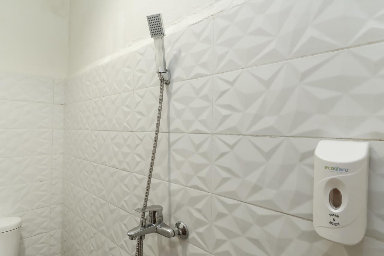 Reddoorz Plus @ Slamet Riyadi Surakarta  Екстер'єр фото